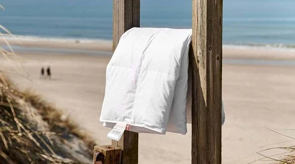 Classic Comfort ekstra sval sommerdyne på strand